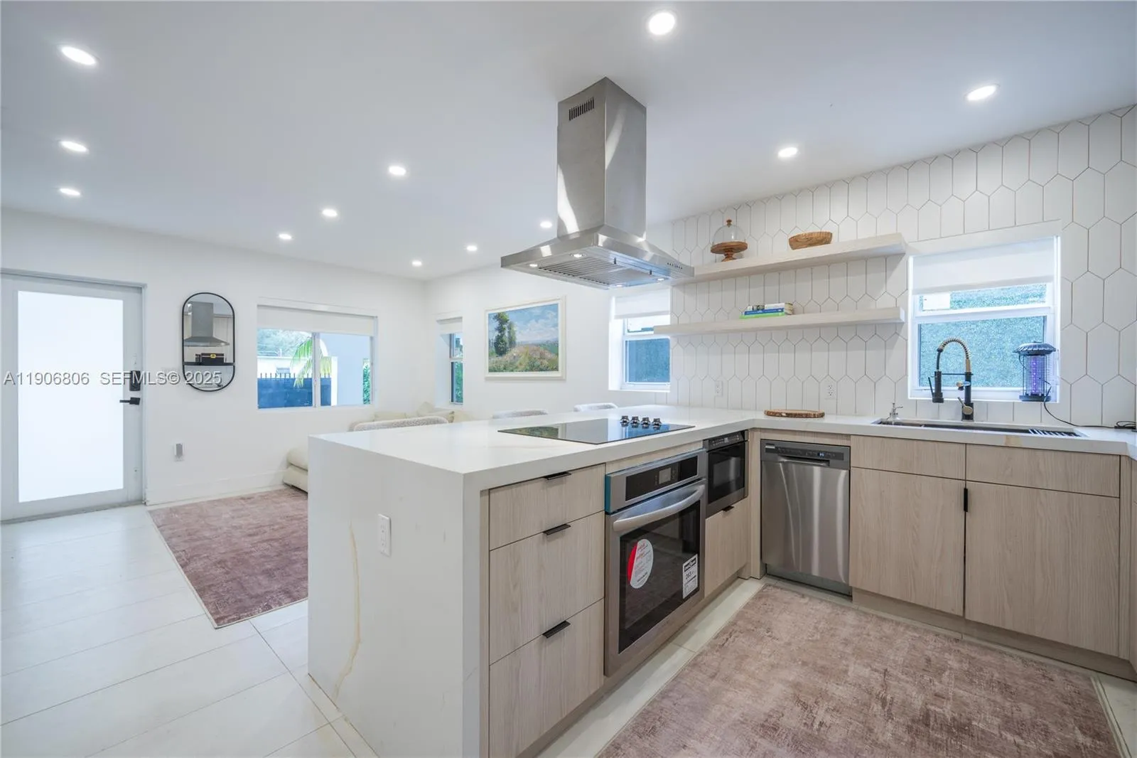 Foto de propiedad en 545 NW 47th Street, Miami, FL 33127 Miami con MLS# 