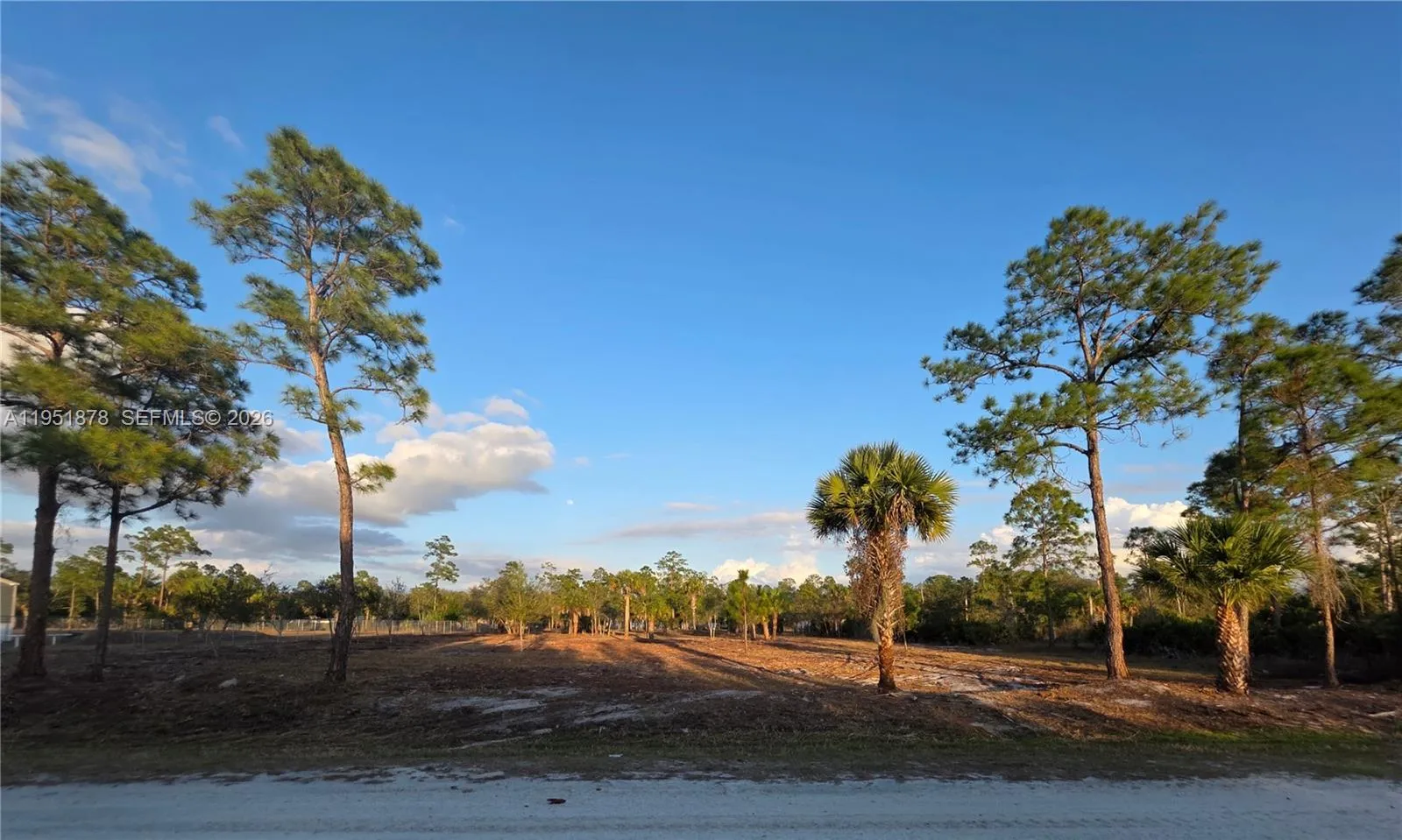 Foto de propiedad en 545 S Datil Street, Clewiston, FL 33440 Clewiston con MLS# 