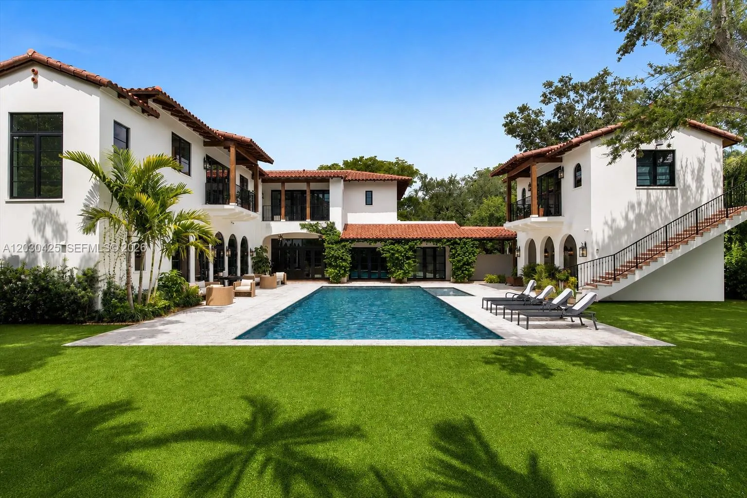 Foto de propiedad en 545 San Antonio Avenue, Coral Gables, FL 33146 Coral Gables con MLS# 