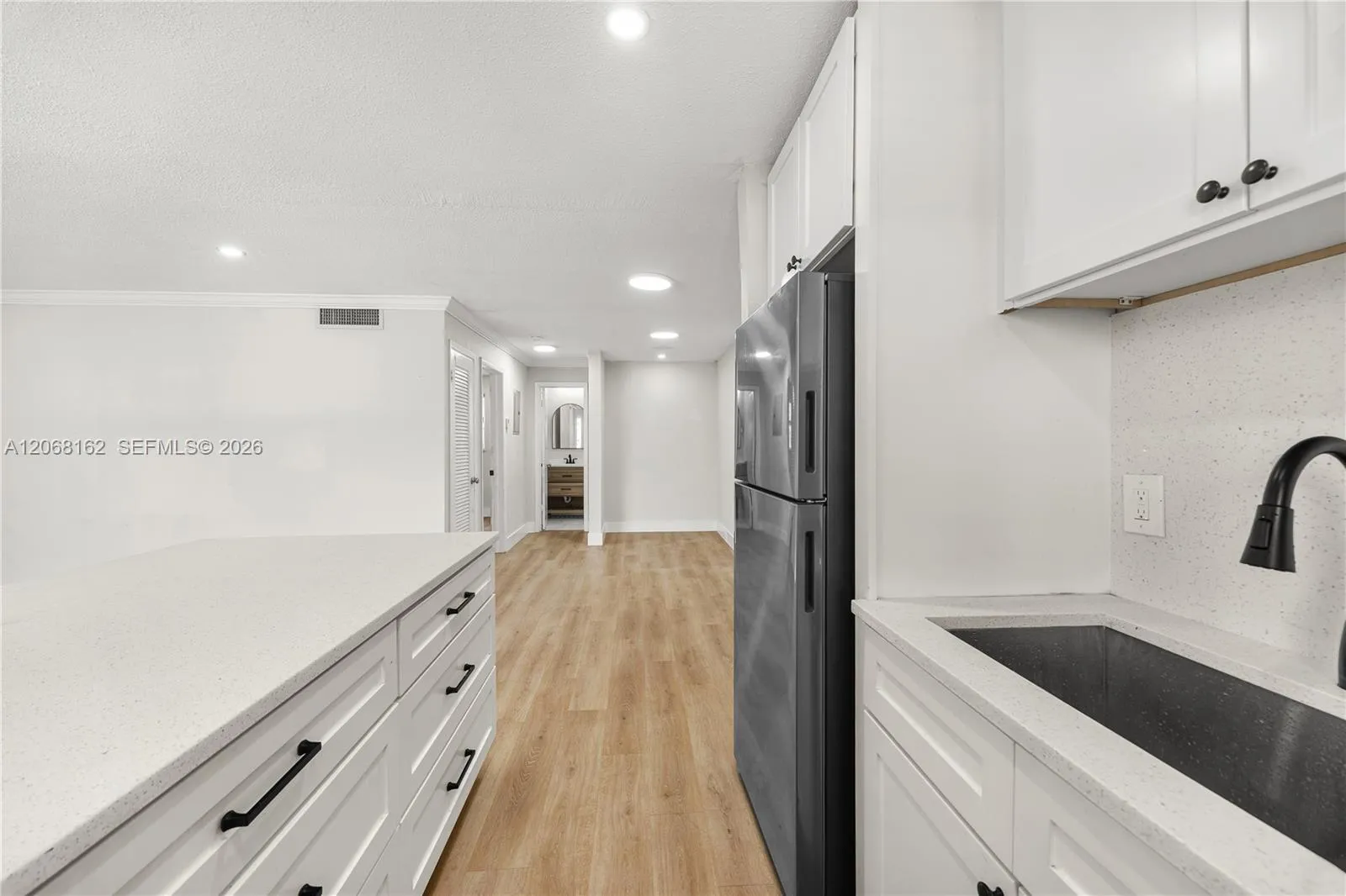 Foto de propiedad en 5450 Hollywood Boulevard 108, Hollywood, FL 33021 Hollywood con MLS# 
