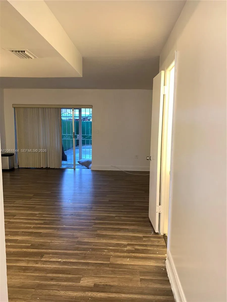Foto de propiedad en 5453 NW 169th Terrace, Miami Gardens, FL 33055 Miami Gardens con MLS# 