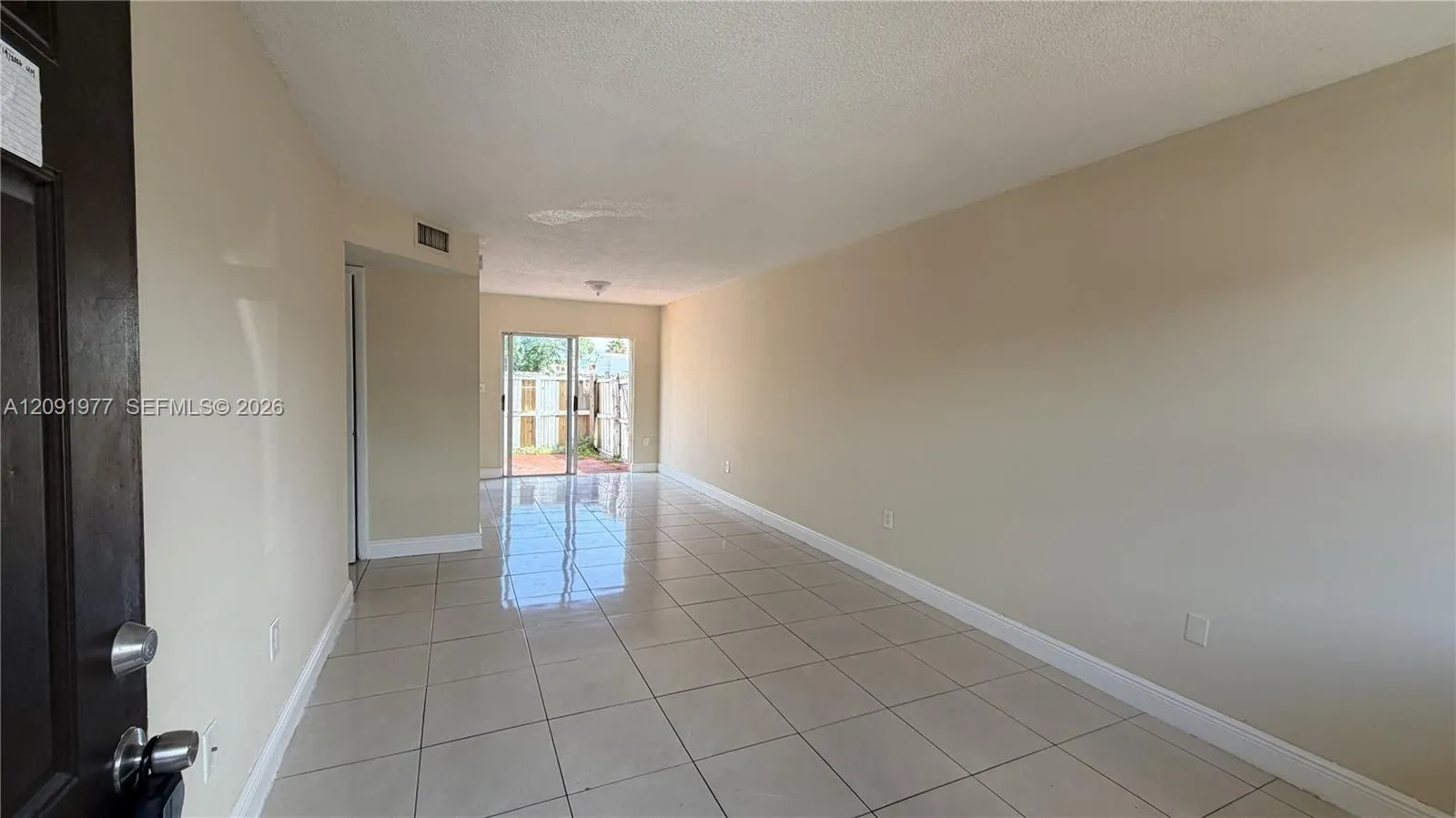 Foto de propiedad en 5461 W 24th Avenue 18, Hialeah, FL 33016 Hialeah con MLS# 