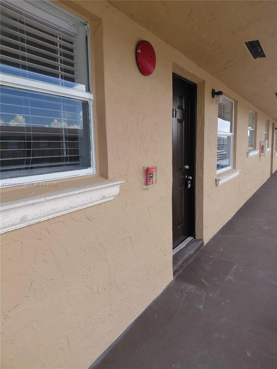 Foto de propiedad en 5461 W 24th Avenue 67, Hialeah, FL 33016 Hialeah con MLS# 