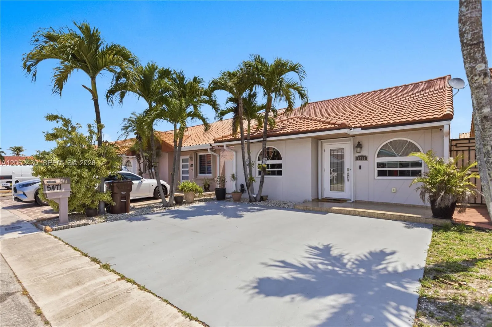 En Venta 5471 W 27th Court, Hialeah, FL 33016, Hialeah, FL 33016