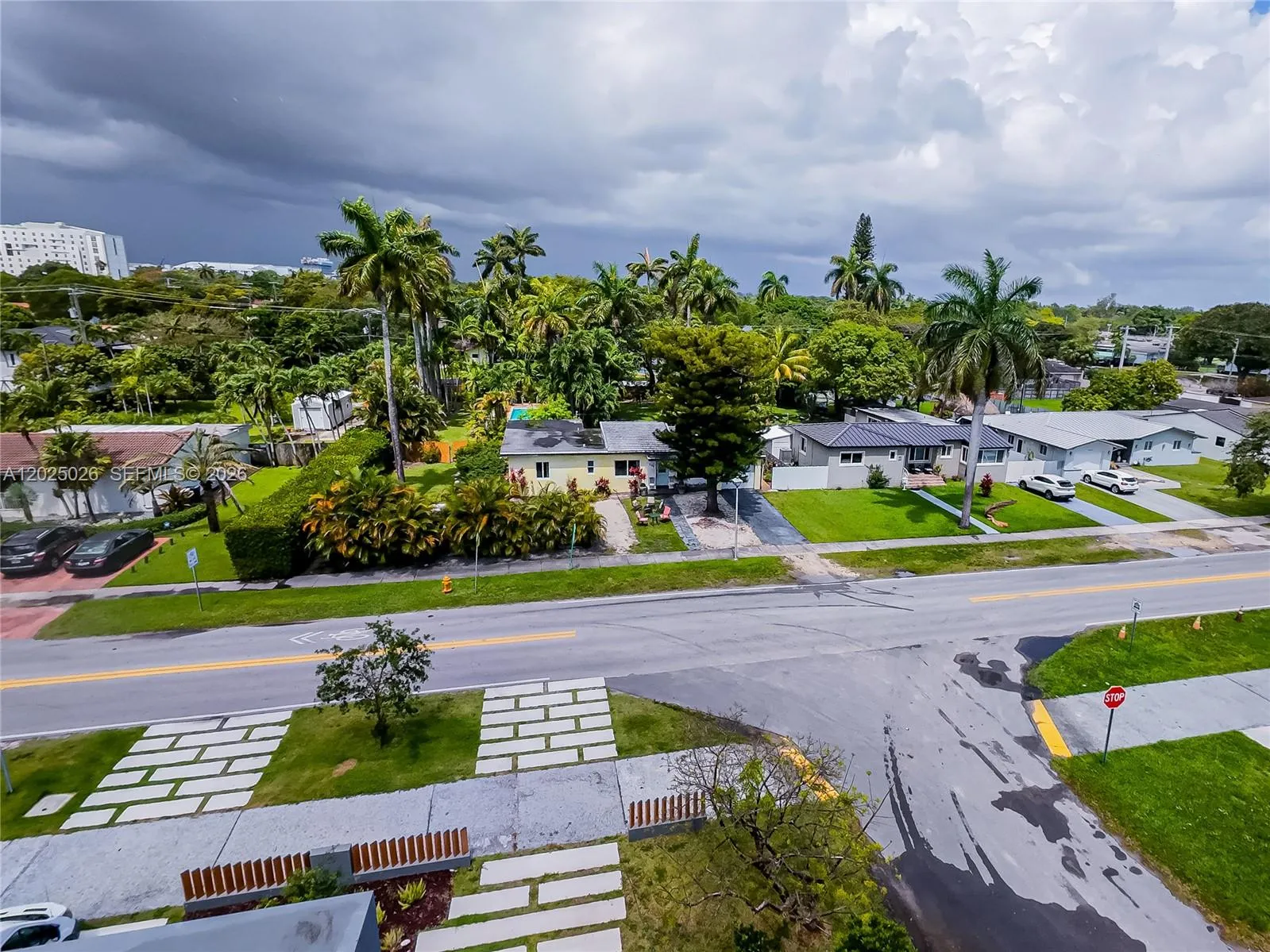 Foto de propiedad en 548 East Drive, Miami Springs, FL 33166 Miami Springs con MLS# 