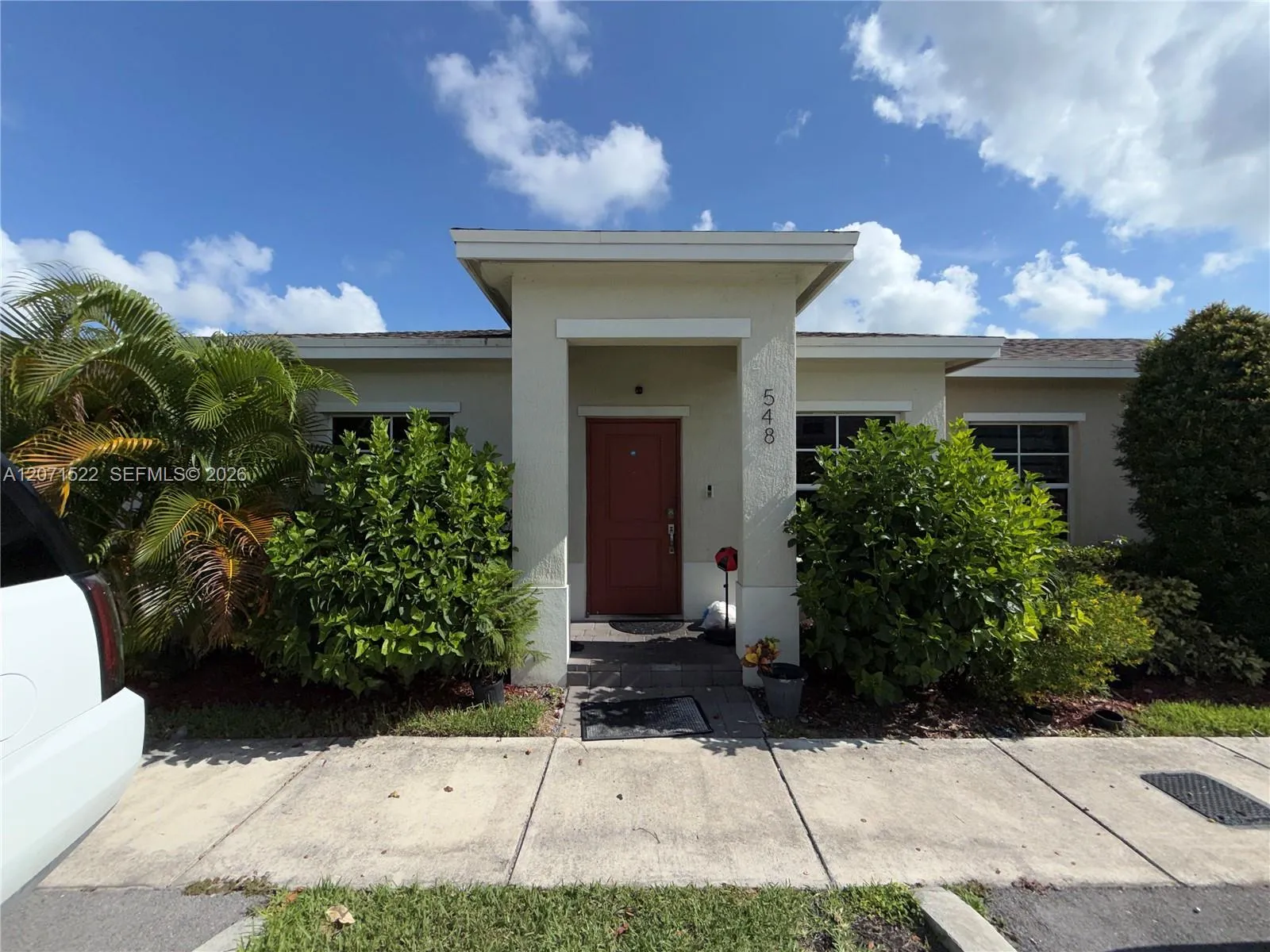 Foto de propiedad en 548 NE 5th Way, Florida City, FL 33034 Florida City con MLS# 