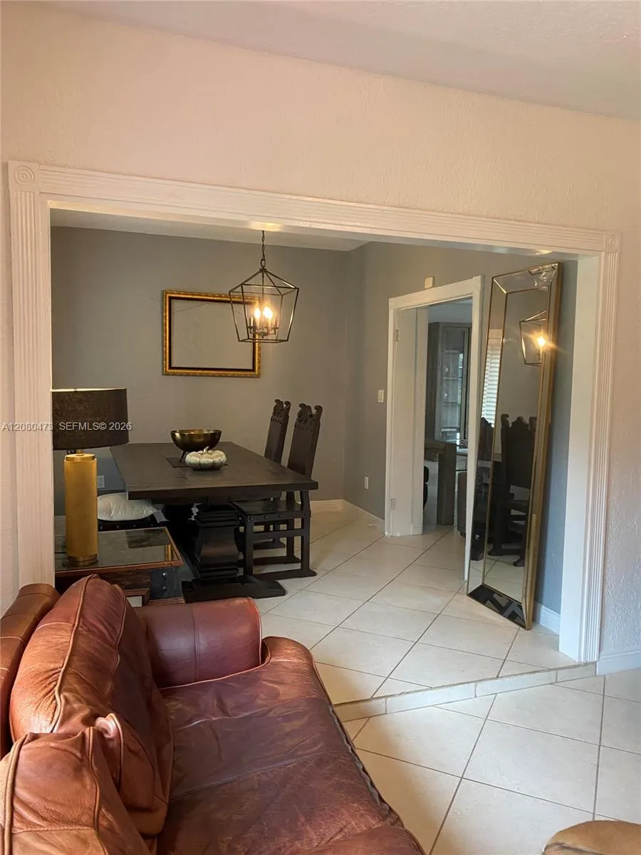 Foto de propiedad en 5495 SW 68th Avenue, Miami, FL 33155 Miami con MLS# 
