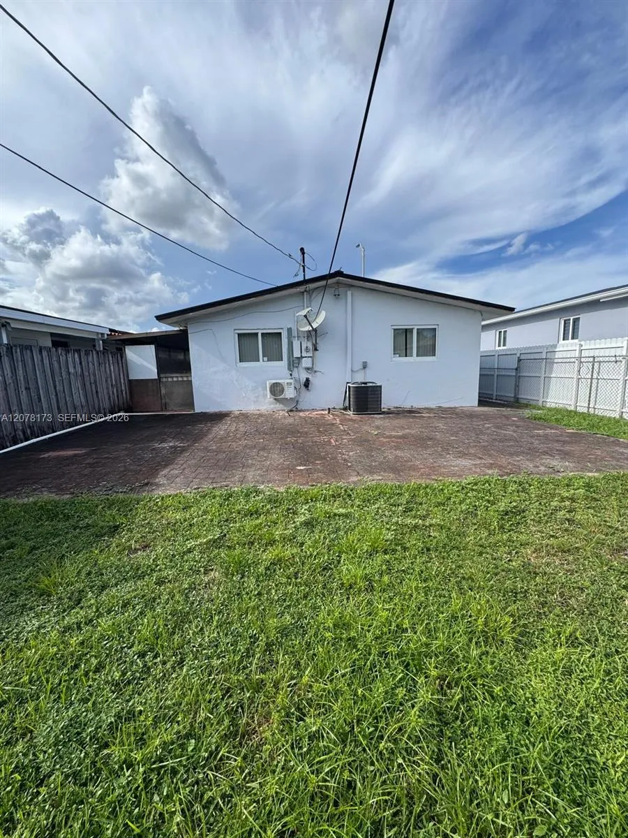 Foto de propiedad en 550 E 29th Street, Hialeah, FL 33013 Hialeah con MLS# 