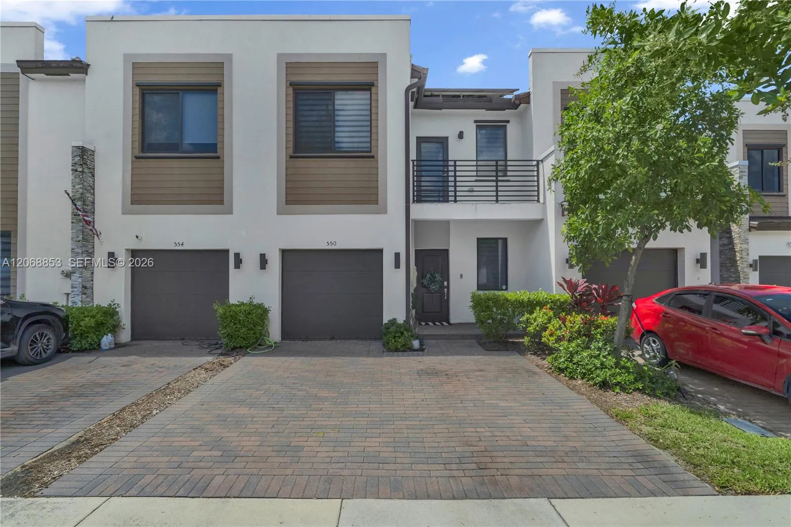 Foto de propiedad en 550 NE 207th Street, Miami, FL 33179 Miami con MLS# 