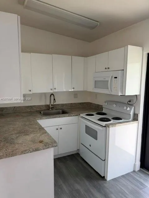Foto de propiedad en 550 NW 131st Street 0, North Miami, FL 33168 North Miami con MLS# 
