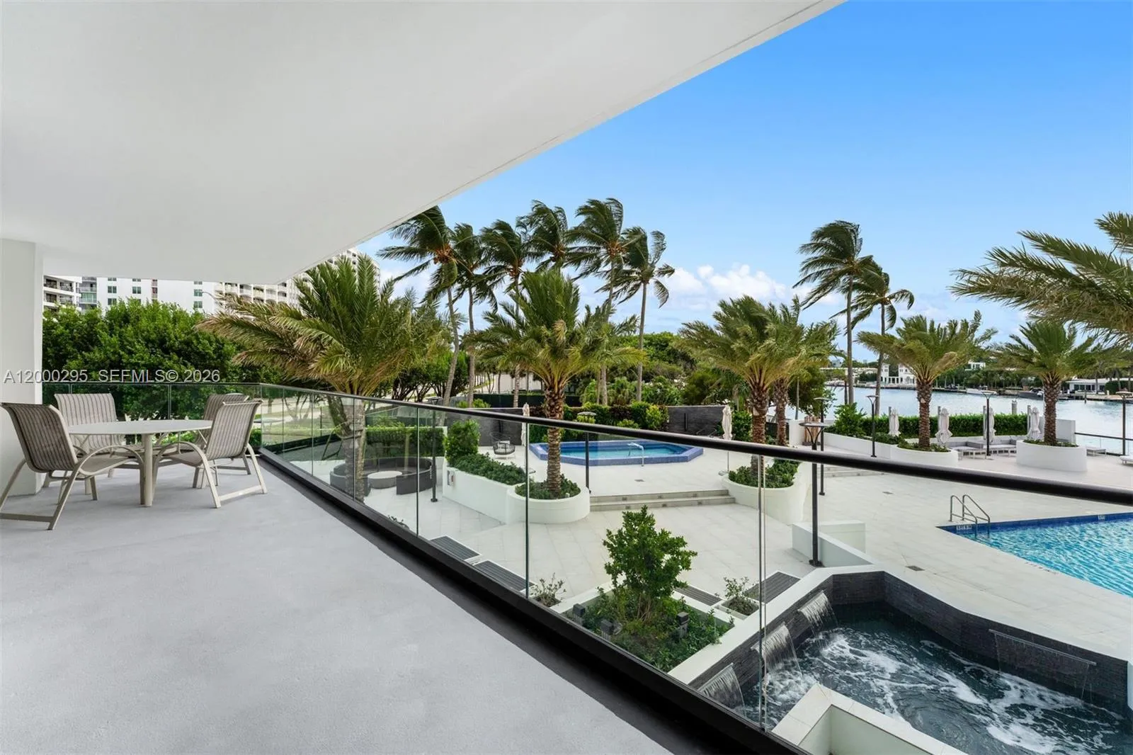Foto de propiedad en 5500 Collins Avenue 304, Miami Beach, FL 33140 Miami Beach con MLS# 