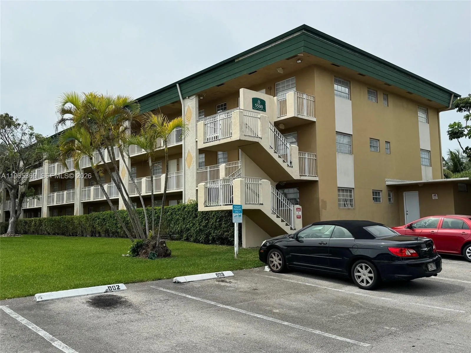 Foto de propiedad en 5500 SW 77th Court 305, Miami, FL 33155 Miami con MLS# 