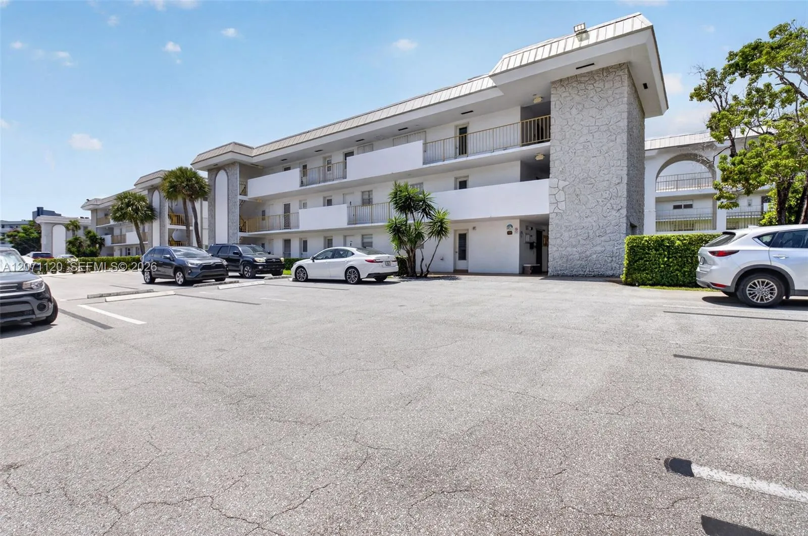 Foto de propiedad en 5501 NW 2nd Avenue 106, Boca Raton, FL 33487 Boca Raton con MLS# 