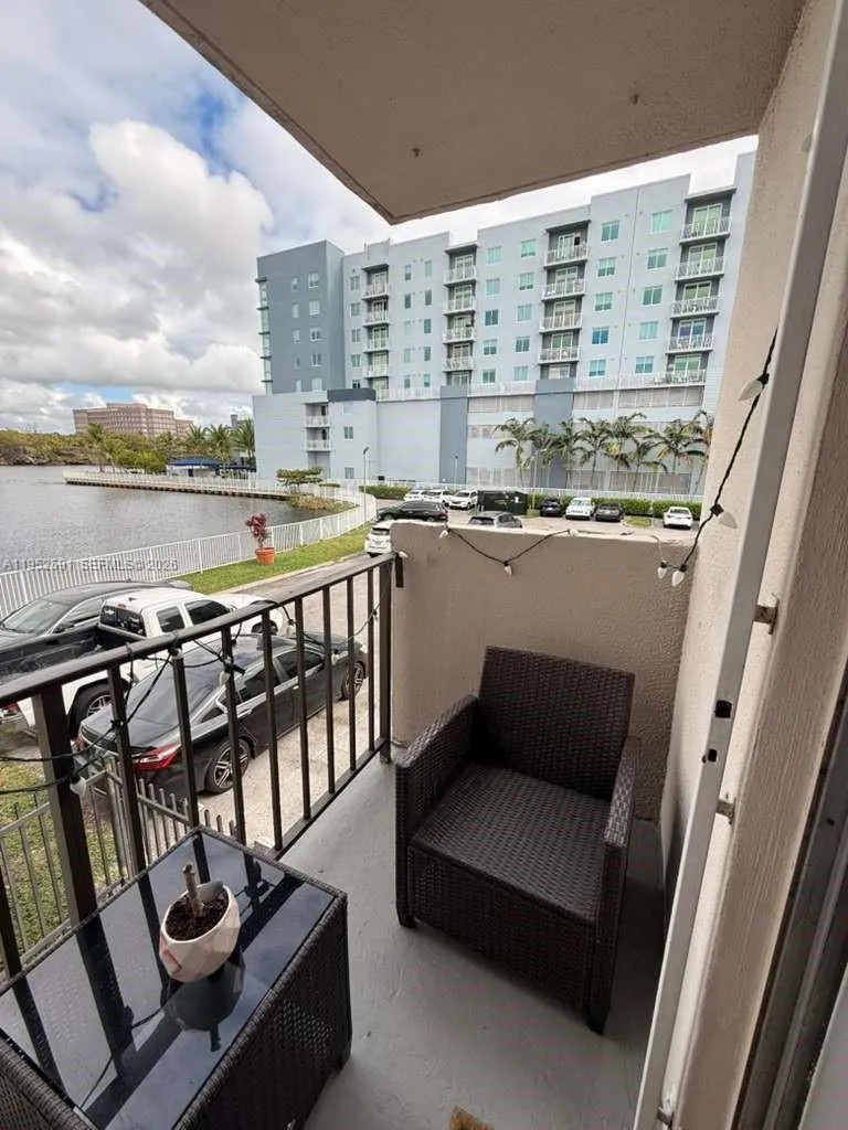 Foto de propiedad en 5501 NW 7th Street E207, Miami, FL 33126 Miami con MLS# 