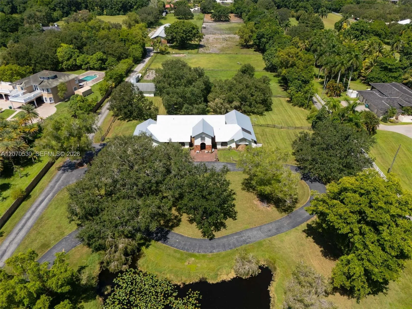 Foto de propiedad en 5501 SW 136th Avenue, Southwest Ranches, FL 33330 Southwest Ranches con MLS# 