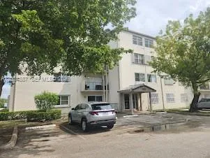 Foto de propiedad en 5505 NW 7th Street W410, Miami, FL 33126 Miami con MLS# 