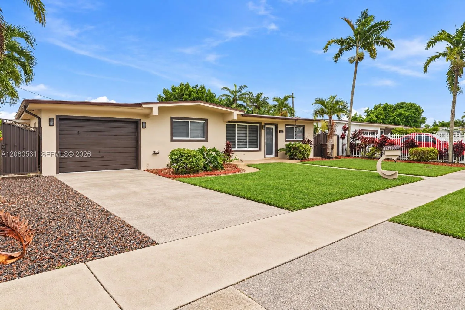 En Venta 5505 W 14th Lane, Hialeah, FL 33012, Hialeah, FL 33012