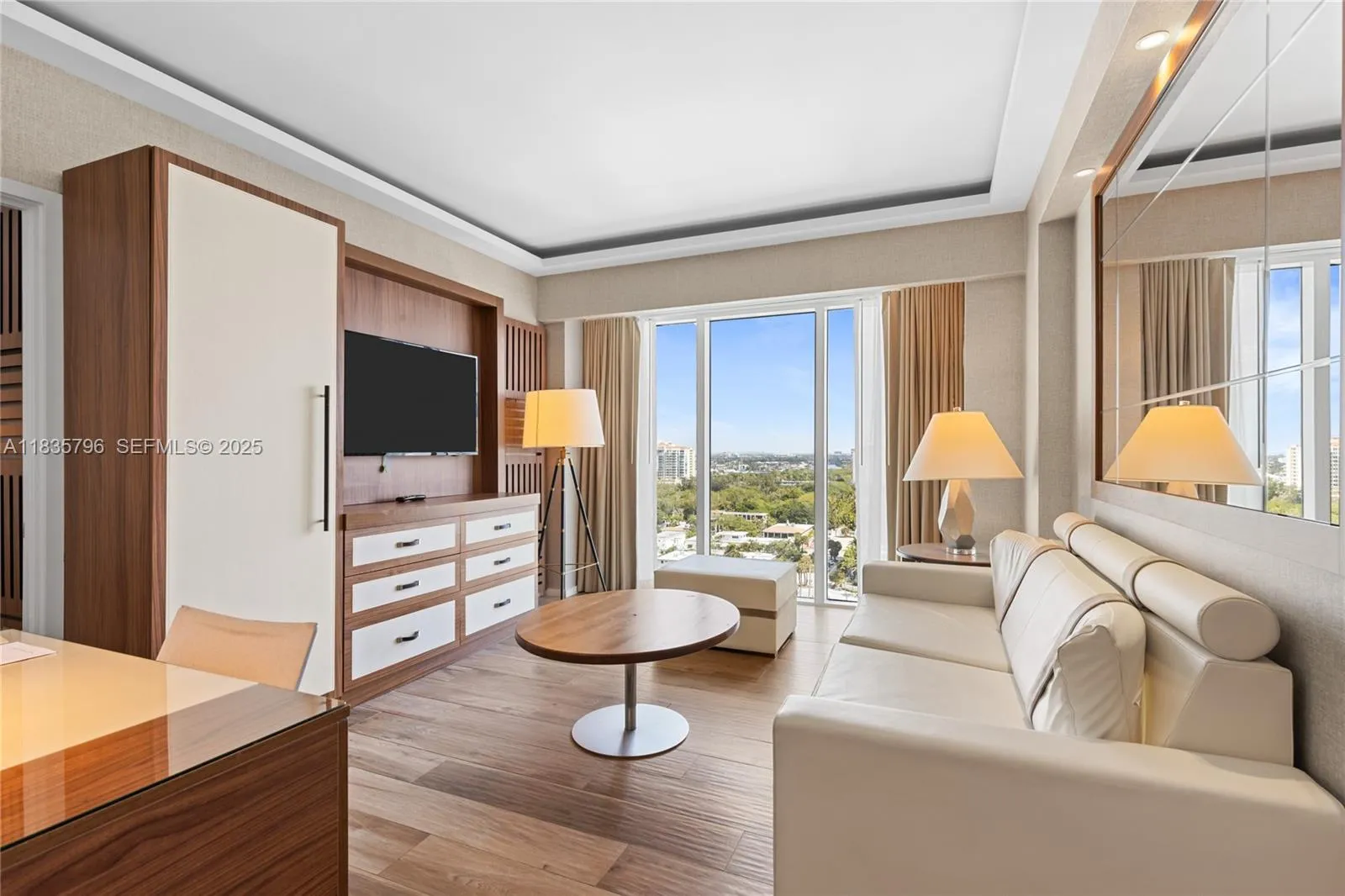 Foto de propiedad en 551 N Fort Lauderdale Beach Boulevard H1401, Fort Lauderdale, FL 33304 Fort Lauderdale con MLS# 
