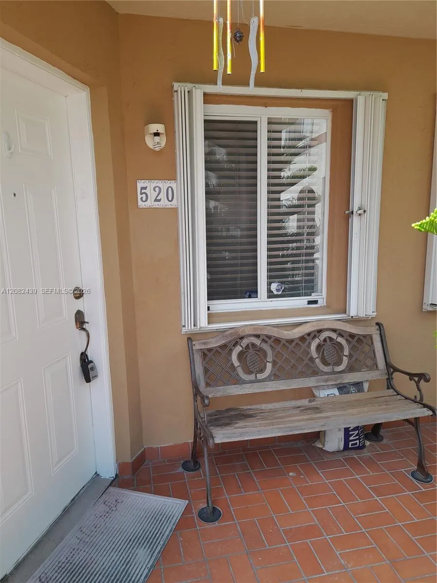 Foto de propiedad en 551 NW 82nd Avenue 520, Miami, FL 33126 Miami con MLS# 