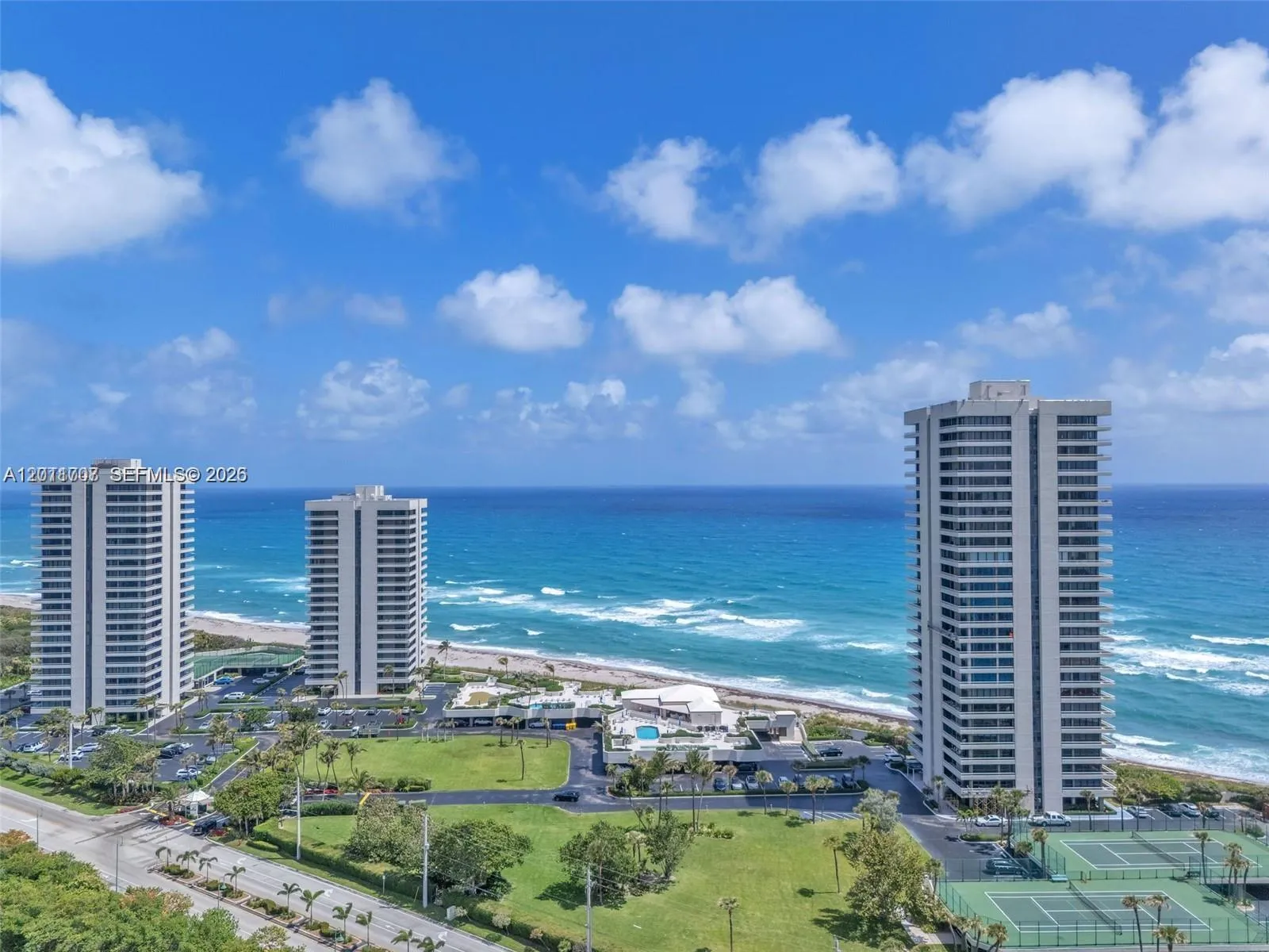 Foto de propiedad en 5510 N Ocean Drive 19B, Singer Island, FL 33404 Singer Island con MLS# 