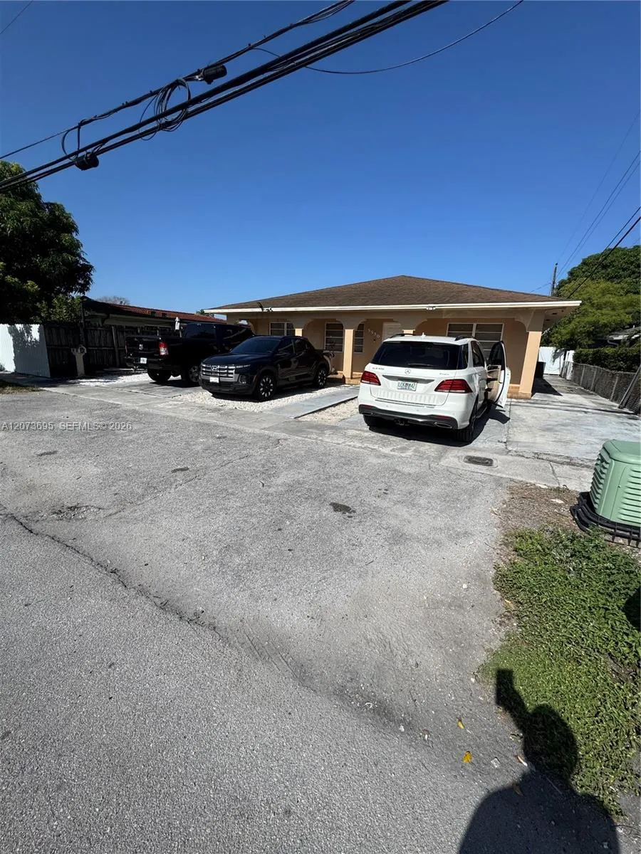 Foto de propiedad en 5530 E 6th Avenue 101, Hialeah, FL 33013 Hialeah con MLS# 