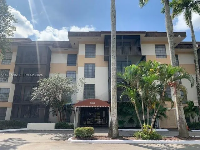 Foto de propiedad en 5530 NW 44th Street 111C, Lauderhill, FL 33319 Lauderhill con MLS# 