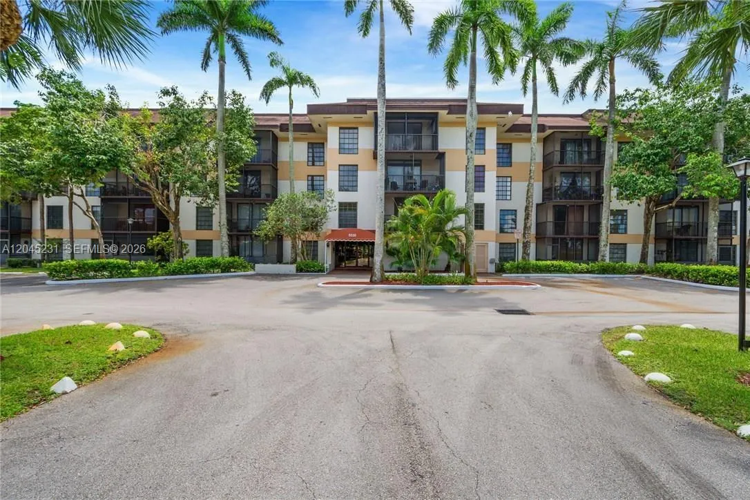 Foto de propiedad en 5530 NW 44th Street 408C, Lauderhill, FL 33319 Lauderhill con MLS# 