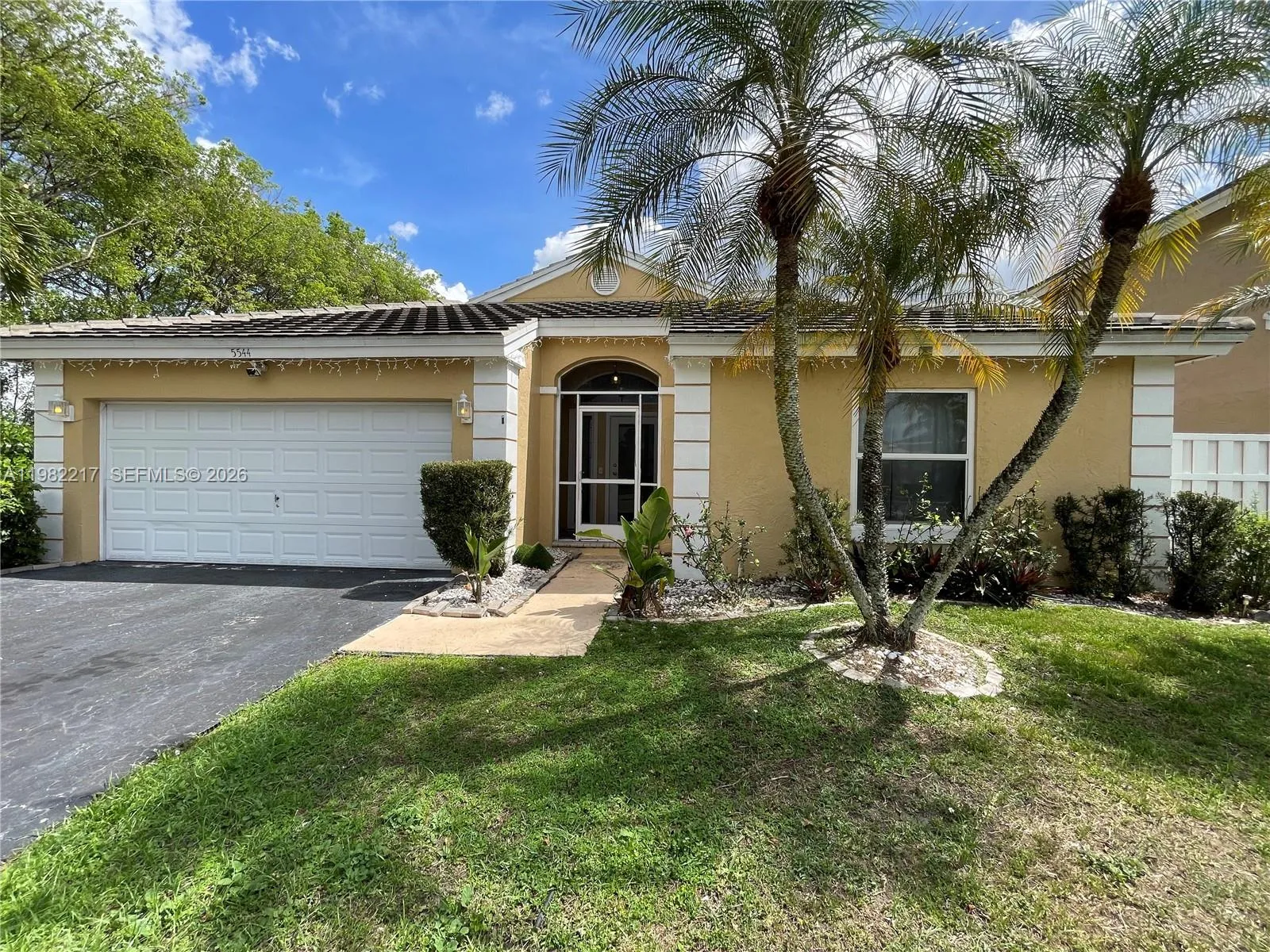 Foto de propiedad en 5544 NW 54th Circle, Coconut Creek, FL 33073 Coconut Creek con MLS# 