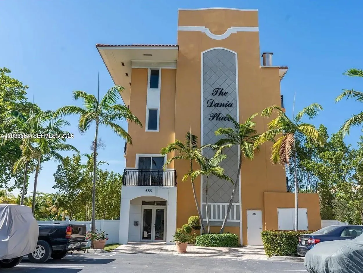Foto de propiedad en 555 E Dania Beach Boulevard 5, Dania Beach, FL 33004 Dania Beach con MLS# 