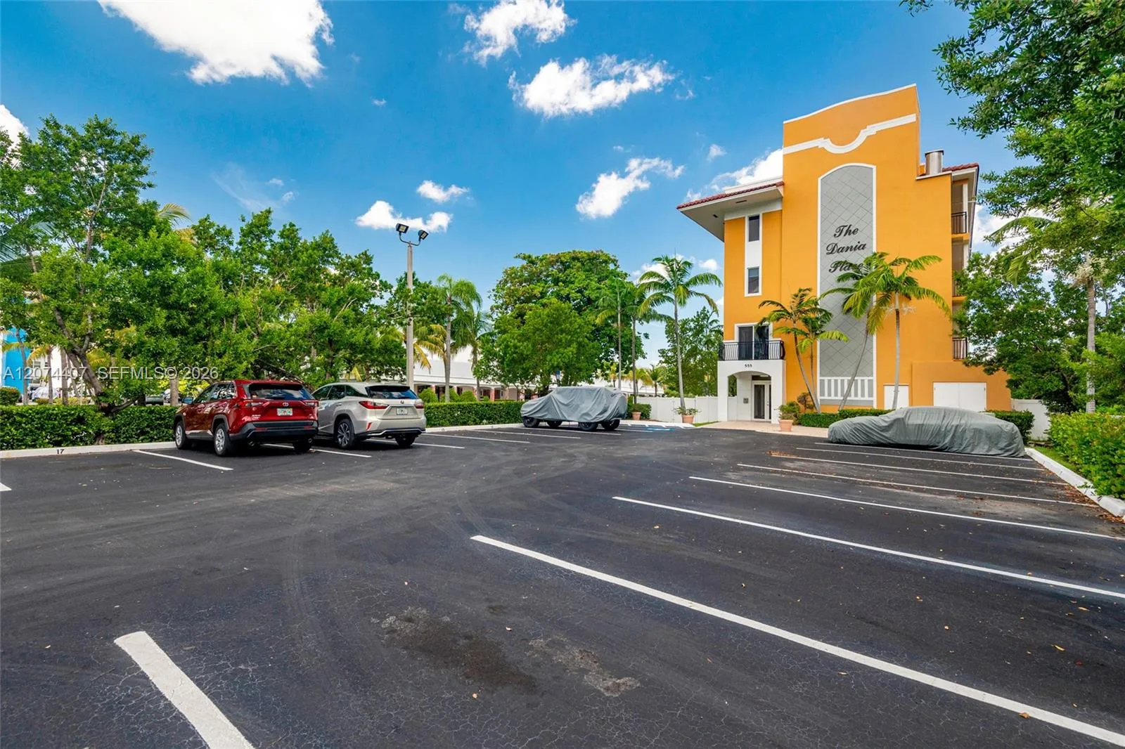 Foto de propiedad en 555 E Dania Beach Boulevard 9, Dania Beach, FL 33004 Dania Beach con MLS# 