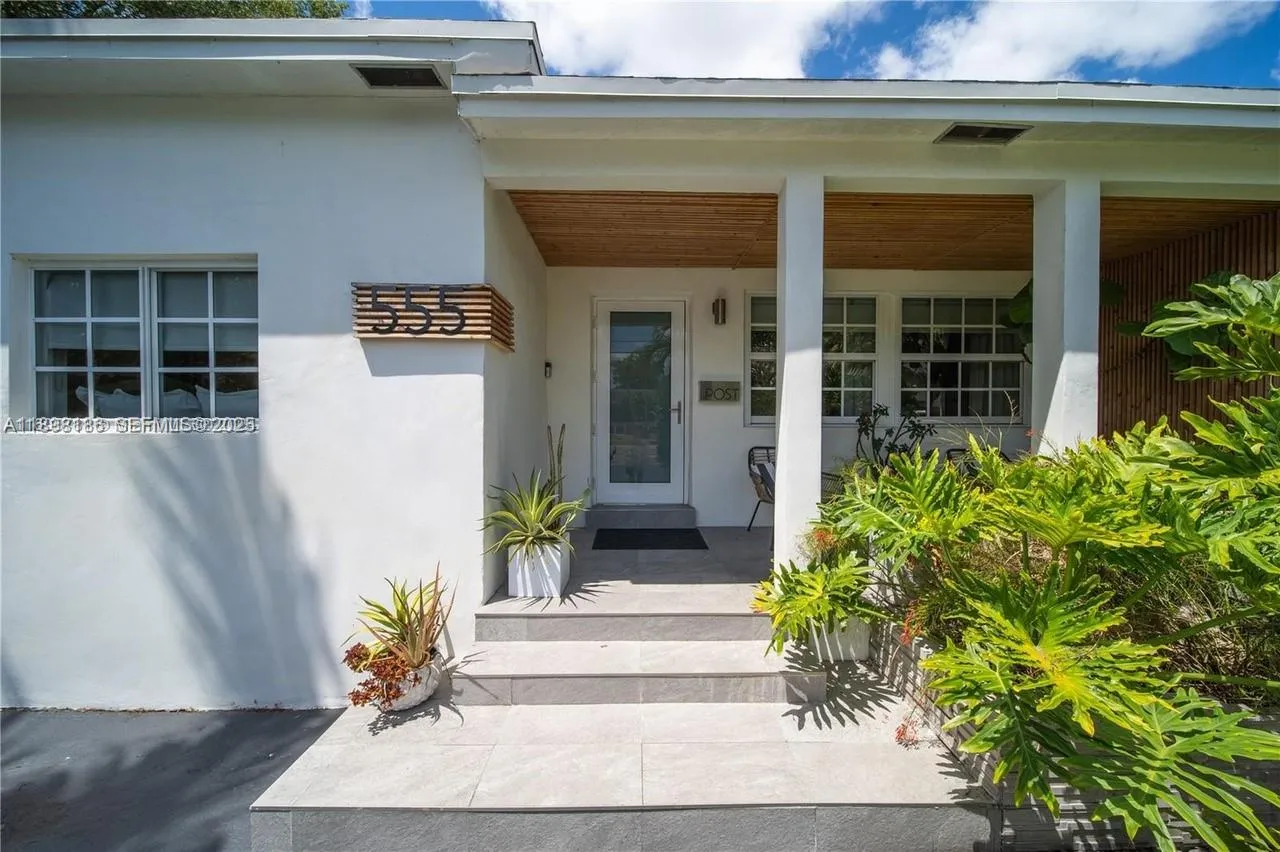 En Venta 555 NE 127th Street, North Miami, FL 33161, North Miami, FL 33161