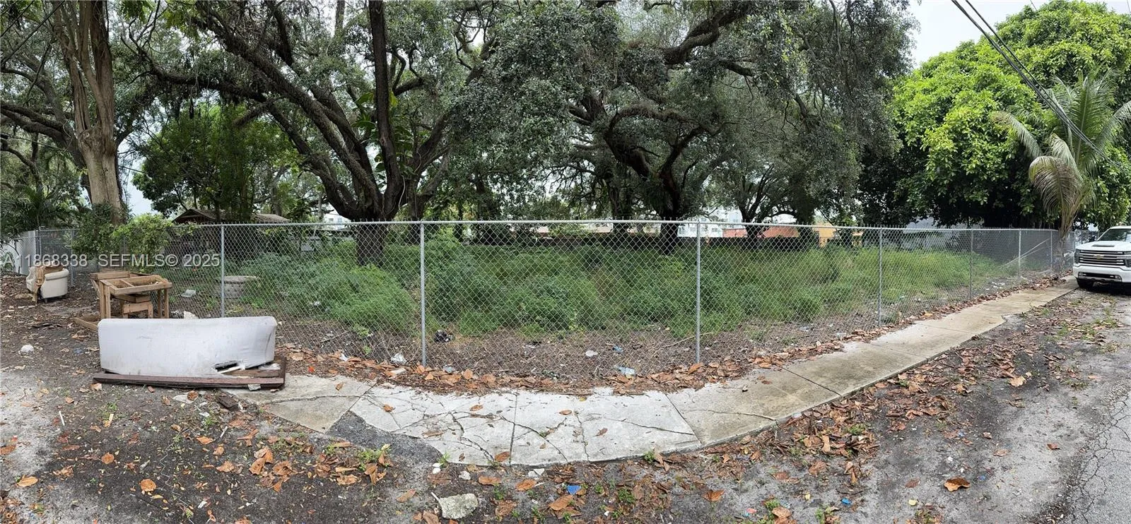 Foto de propiedad en 555 NE 147th Street, Miami, FL 33161 Miami con MLS# 
