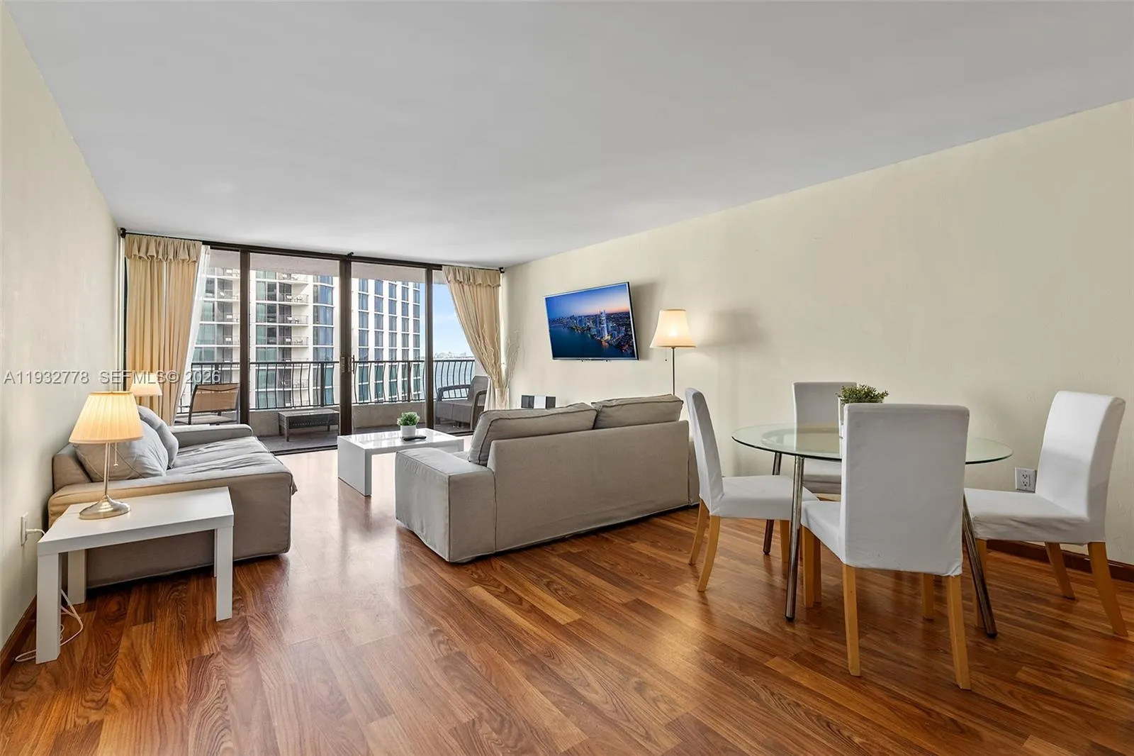 Foto de propiedad en 555 NE 15th Street 14G, Miami, FL 33132 Miami con MLS# 