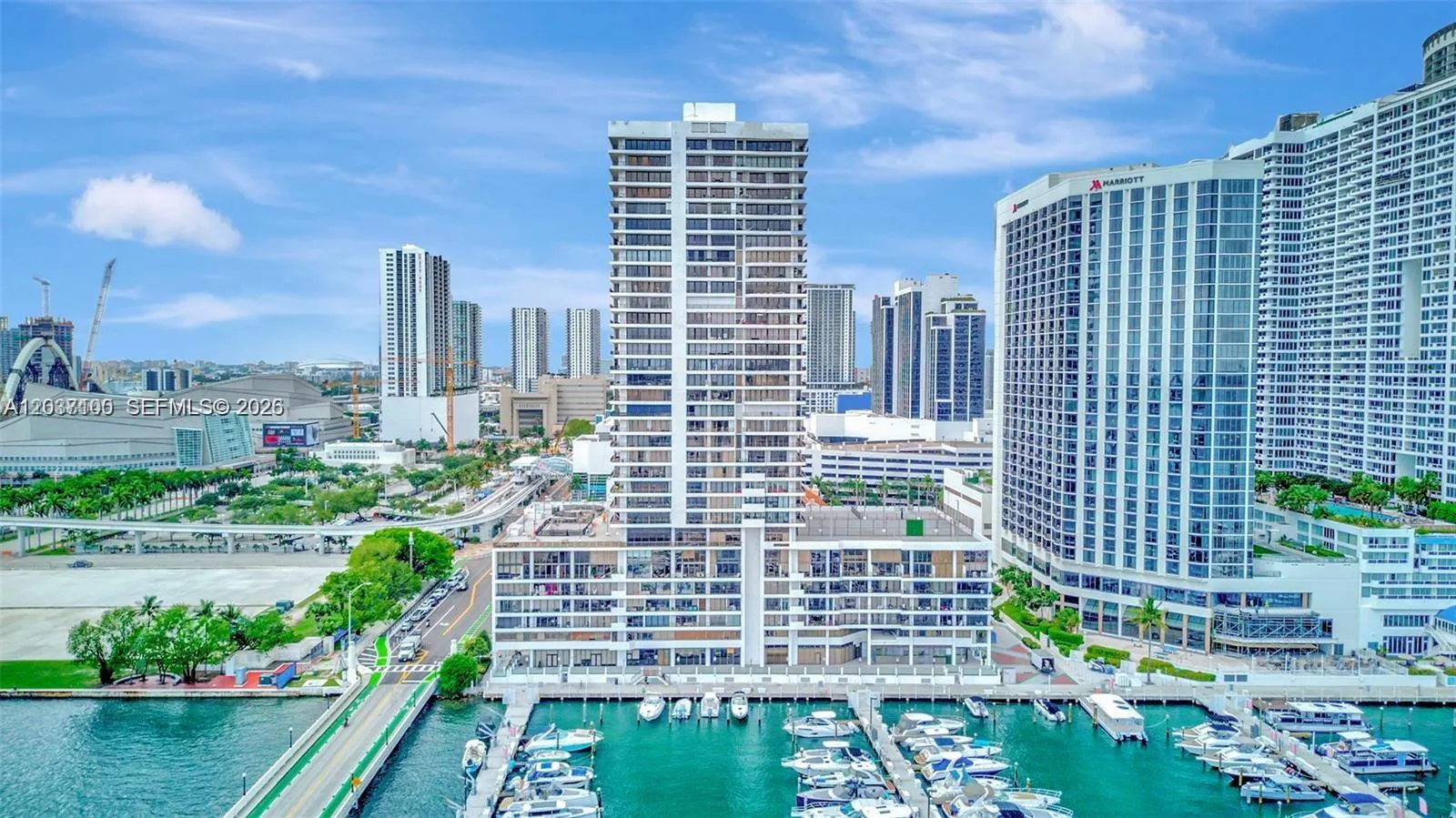 Foto de propiedad en 555 NE 15th Street 17E, Miami, FL 33132 Miami con MLS# 