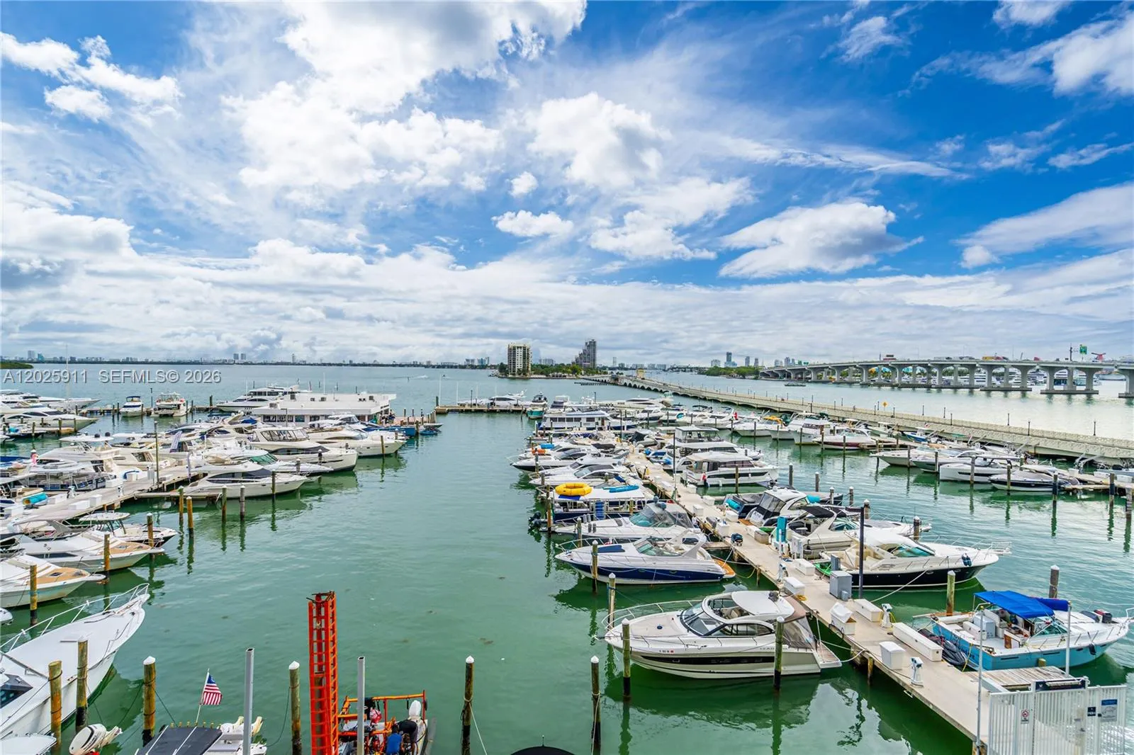 Foto de propiedad en 555 NE 15th Street 23I, Miami, FL 33132 Miami con MLS# 