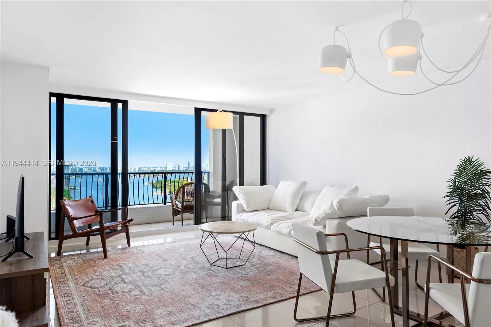 Foto de propiedad en 555 NE 15th Street 26B, Miami, FL 33132 Miami con MLS# 