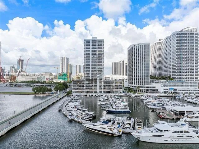Foto de propiedad en 555 NE 15th Street 28D, Miami, FL 33132 Miami con MLS# 