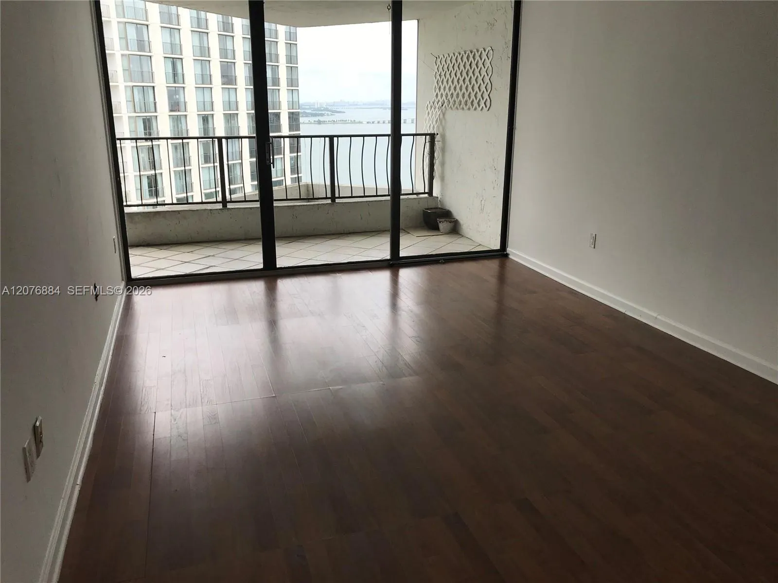 Foto de propiedad en 555 NE 15th Street 30E, Miami, FL 33132 Miami con MLS# 