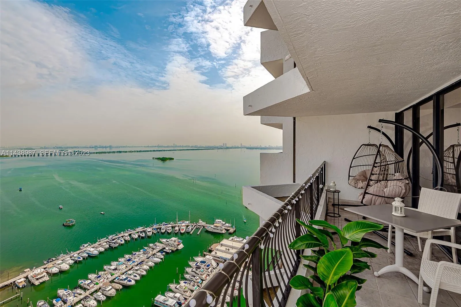 Foto de propiedad en 555 NE 15th Street 32E, Miami, FL 33132 Miami con MLS# 