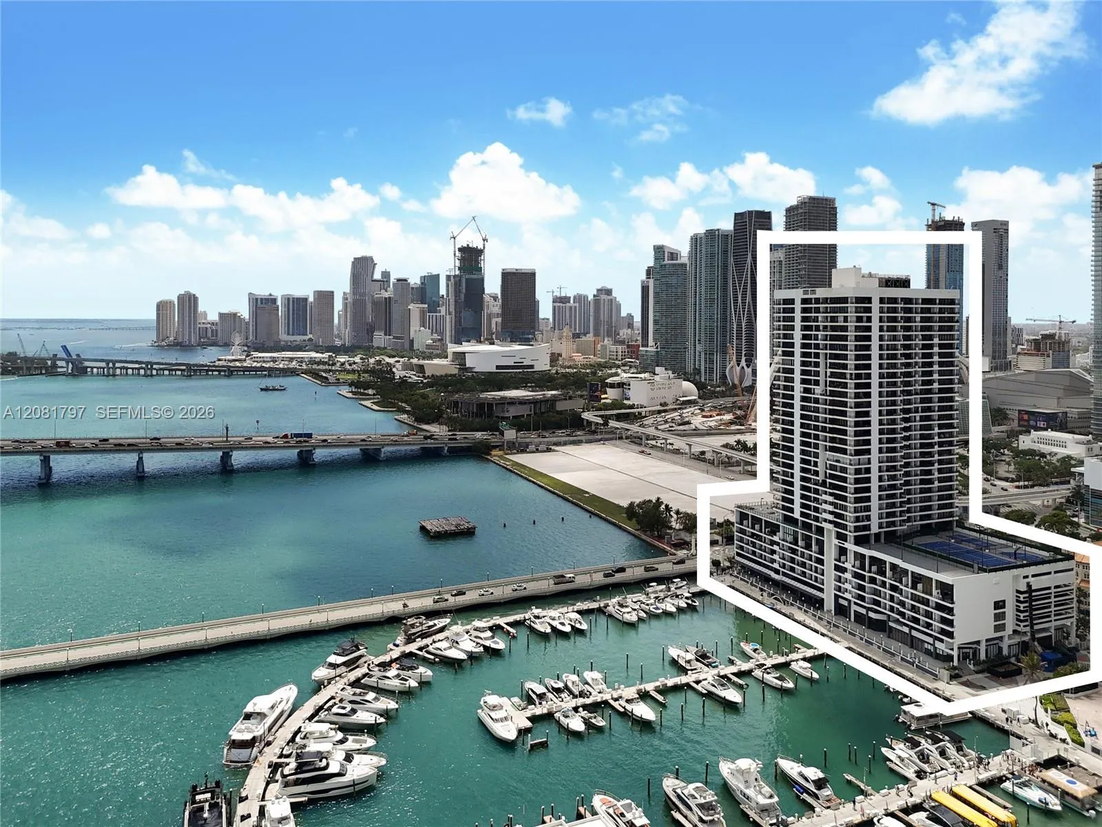 Foto de propiedad en 555 NE 15th Street 33G, Miami, FL 33132 Miami con MLS# 