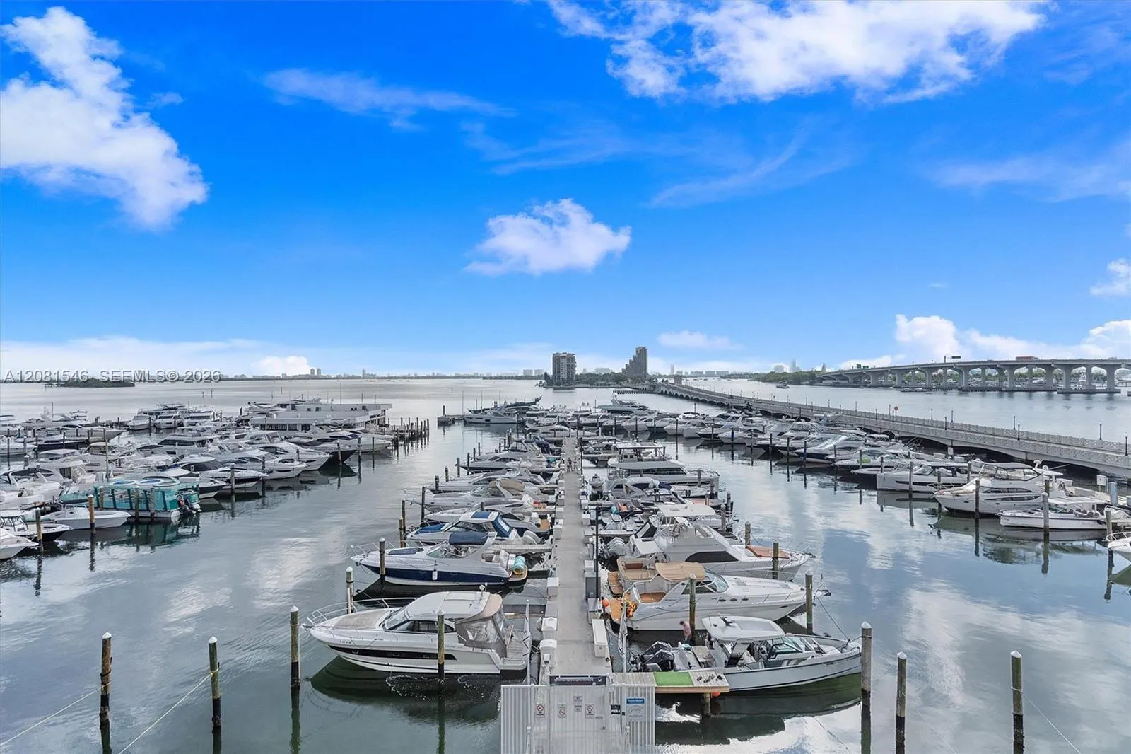 Foto de propiedad en 555 NE 15th Street 515, Miami, FL 33132 Miami con MLS# 