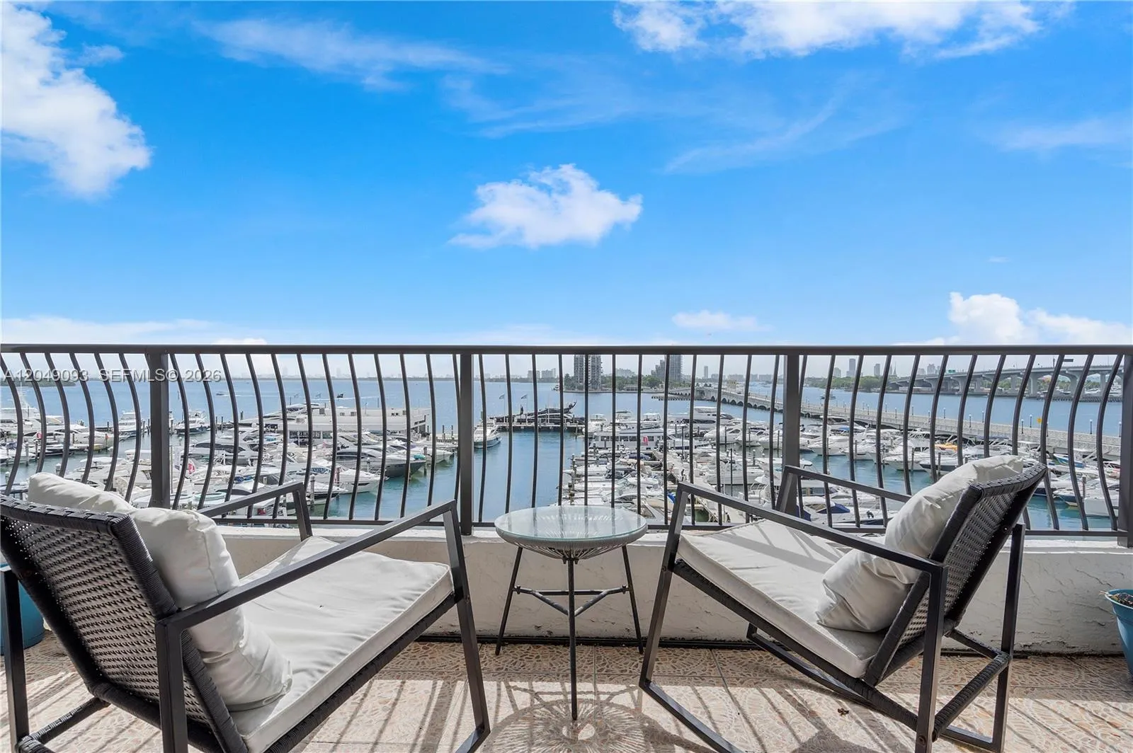 Foto de propiedad en 555 NE 15th Street 518, Miami, FL 33132 Miami con MLS# 