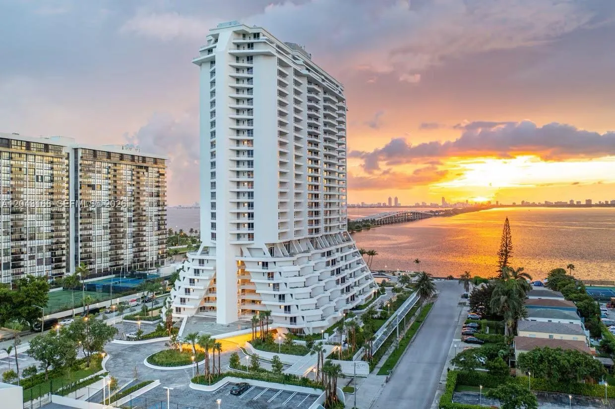 Foto de propiedad en 555 NE 34th Street 1102, Miami, FL 33137 Miami con MLS# 