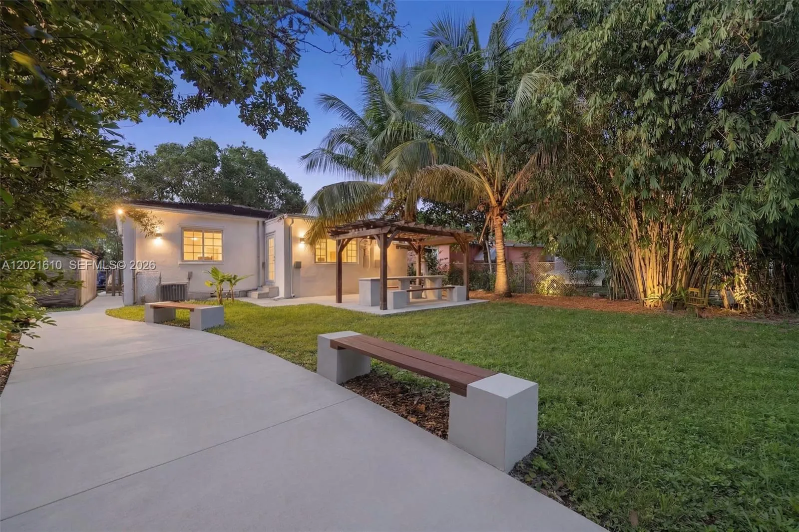 Foto de propiedad en 555 NE 73rd Street, Miami, FL 33138 Miami con MLS# 