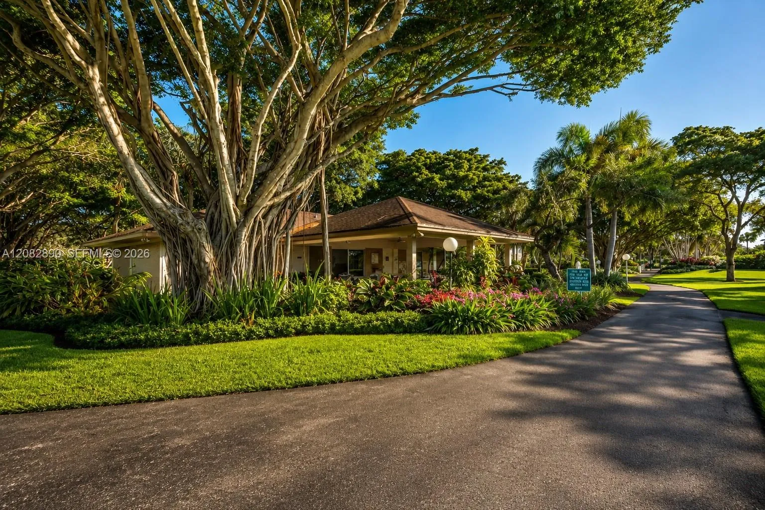 Foto de propiedad en 555 Oaks Lane 107, Pompano Beach, FL 33069 Pompano Beach con MLS# 