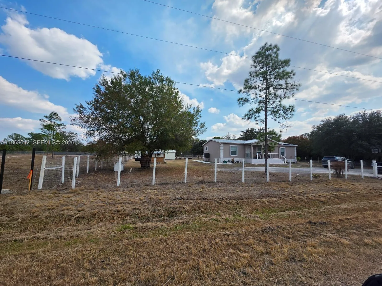 Foto de propiedad en 555 S Lindero Street, Clewiston, FL 33440 Clewiston con MLS# 