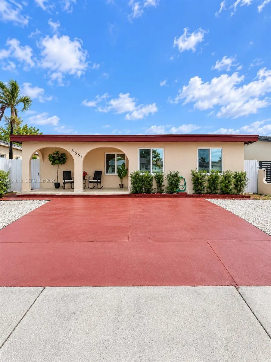 En Venta 5551 E 4th Avenue, Hialeah, FL 33013, Hialeah, FL 33013