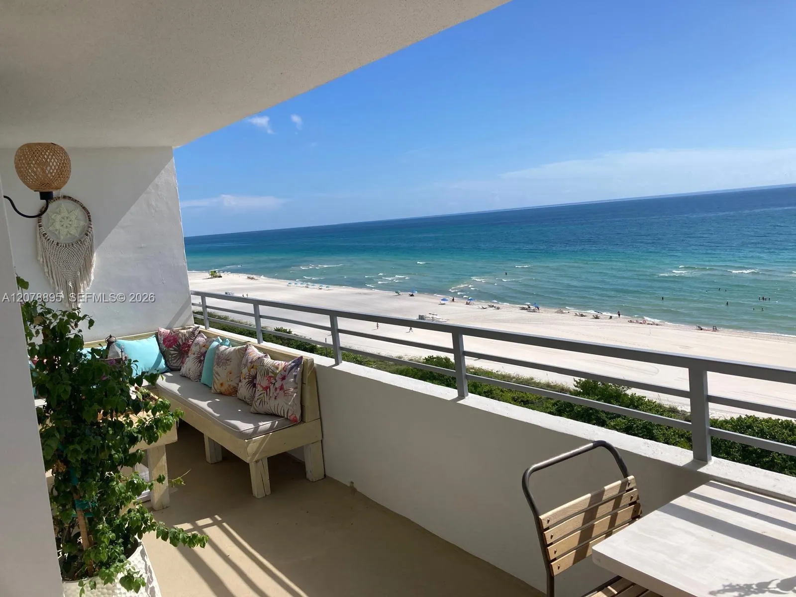 Foto de propiedad en 5555 Collins Avenue 10G, Miami Beach, FL 33140 Miami Beach con MLS# 
