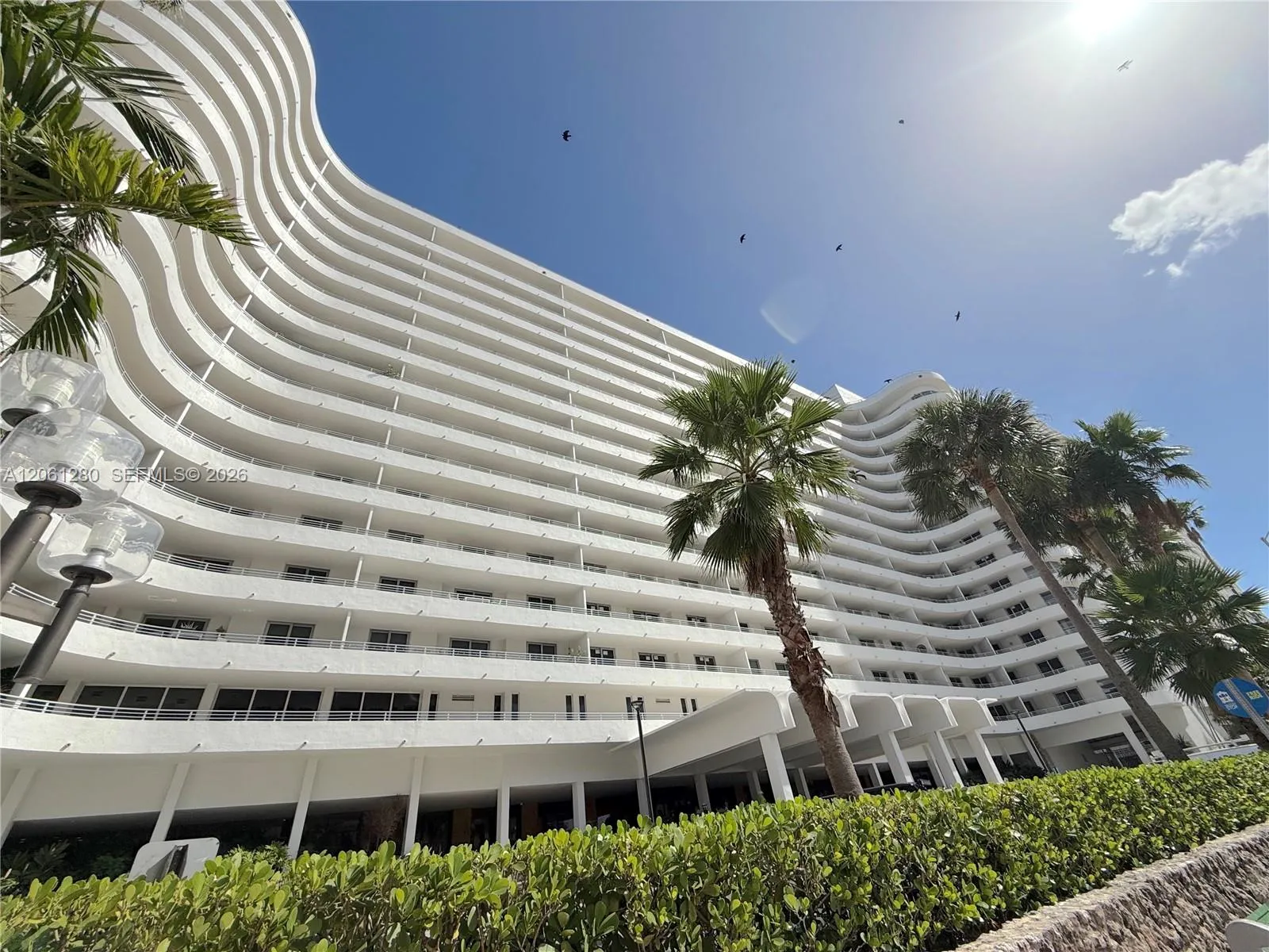 Foto de propiedad en 5555 Collins Avenue 12C, Miami Beach, FL 33140 Miami Beach con MLS# 