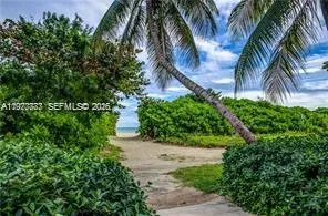 Foto de propiedad en 5555 Collins Avenue 15W, Miami Beach, FL 33140 Miami Beach con MLS# 